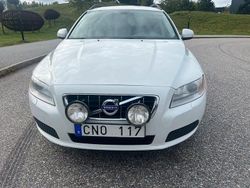 Vit Begagnad 2011 Volvo V70 Kinetic Kombi | 85 000 kr (Marknadspris)