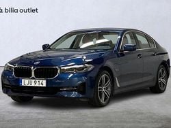 Blå Begagnad 2021 BMW 530e Sedan | 369 900 kr (Marknadspris)