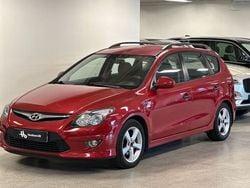 Mörkröd Begagnad 2011 Hyundai i30 Select Kombi | 59 900 kr (Marknadspris)