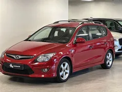 Mörkröd Begagnad 2011 Hyundai i30 Select Kombi | 59 900 kr (Marknadspris)
