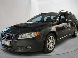 Mörkblå Begagnad 2013 Volvo V70 Momentum Kombi | 122 000 kr (Marknadspris)