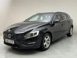 Svart Begagnad 2018 Volvo V60 Momentum Kombi | 176 800 kr (Superpris)