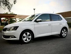 Vit Begagnad 2016 Skoda Fabia Halvkombi | 77 900 kr (Marknadspris)