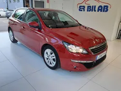Ljusröd Begagnad 2017 Peugeot 308 Halvkombi | 119 900 kr (Marknadspris)
