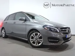 Mörkgrå Begagnad 2017 Mercedes B200 Urban Minibuss | 209 900 kr (Marknadspris)