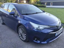 Blå Begagnad 2016 Toyota Avensis Kombi | 129 900 kr (Marknadspris)
