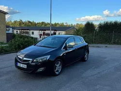 Svart Begagnad 2010 Opel Astra Enjoy Halvkombi | 25 000 kr (Marknadspris)