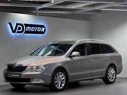 Ljusbrun Begagnad 2012 Skoda Superb Kombi | 89 700 kr (Marknadspris)