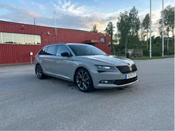 Grå Begagnad 2019 Skoda Superb Kombi | 320 000 kr
