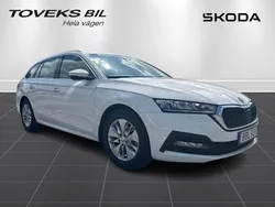 Vit (candy white) Begagnad 2022 Skoda Octavia Ambition Kombi | 219 000 kr (Bra pris)