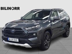 Mörkgrå Begagnad 2024 Toyota RAV4 Hybrid SUV | 449 900 kr (Marknadspris)
