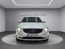 Vit Begagnad 2015 Volvo XC60 Ocean Race SUV | 209 900 kr (Marknadspris)