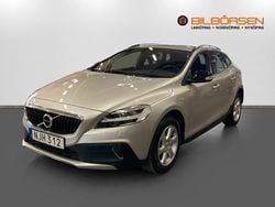 Silver Begagnad 2018 Volvo V40 CC Kinetic Kombi | 189 900 kr (Marknadspris)