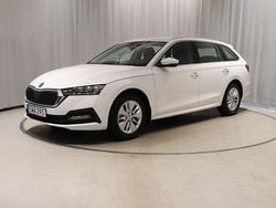 Vit (candy white) Begagnad 2023 Skoda Octavia G-TEC Kombi | 269 900 kr (Marknadspris)