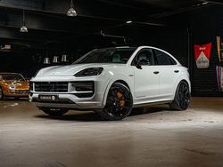 Grå Begagnad 2024 Porsche Cayenne Turbo E-Hybrid SUV | 2 149 740 kr