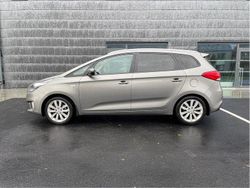 Grå Begagnad 2016 Kia Carens Minibuss | 114 900 kr (Marknadspris)