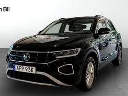 Svart (deep black pearl) Begagnad 2022 VW T-Roc Life SUV | 219 900 kr (Marknadspris)