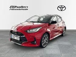Röd Begagnad 2024 Toyota Yaris Hybrid Style Halvkombi | 324 900 kr (Dyr)