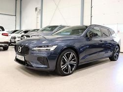 Mörkblå (blå) Begagnad 2022 Volvo V60 R-Design Kombi | 448 900 kr (Marknadspris)