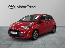 Röd Begagnad 2019 Toyota Yaris Hybrid Halvkombi | 154 900 kr (Marknadspris)