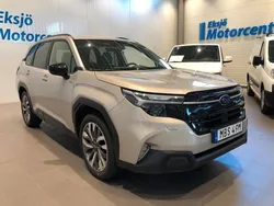 Brun Begagnad 2024 Subaru Forester SUV | 429 900 kr