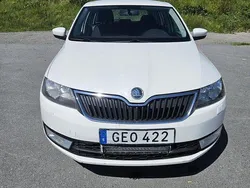 Vit Begagnad 2015 Skoda Rapid Halvkombi | 47 900 kr (Marknadspris)