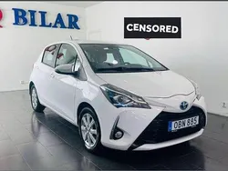 Vit Begagnad 2018 Toyota Yaris Hybrid Active Halvkombi | 105 000 kr (Marknadspris)