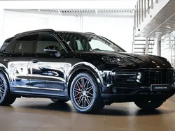 Svart Begagnad 2024 Porsche Cayenne S SUV | 1 329 000 kr
