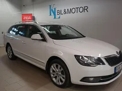 Vit (candy vit) Begagnad 2014 Skoda Superb Ambition Kombi | 99 900 kr (Marknadspris)