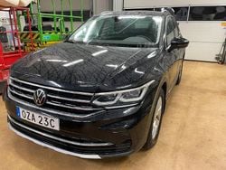 Svart (svart metallic) Begagnad 2023 VW Tiguan Elegance SUV | 339 000 kr (Marknadspris)