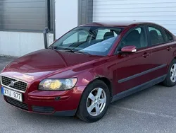 Röd Begagnad 2006 Volvo S40 Sedan | 24 000 kr