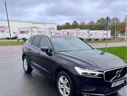 Svart Begagnad 2020 Volvo XC60 Momentum SUV | 260 000 kr (Marknadspris)
