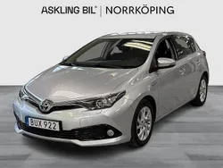 Silver Begagnad 2018 Toyota Auris Hybrid Active Halvkombi | 149 000 kr (Marknadspris)