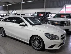 Vit (vit metallic) Begagnad 2015 Mercedes CLA200 Shooting Brake Kombi | 169 900 kr (Marknadspris)