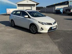Vit Begagnad 2013 Toyota Auris Touring Sports Executive Kombi | 129 500 kr (Marknadspris)