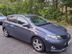 Blå Begagnad 2015 Toyota Auris Hybrid Edition Halvkombi | 145 000 kr (Bra pris)