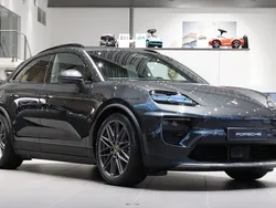 Grå Ny 2024 Porsche Macan Sport SUV | 1 149 000 kr (Marknadspris)