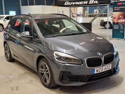 Grå Begagnad 2021 BMW 225 Active Tourer Sport Line Minibuss | 238 900 kr (Marknadspris)