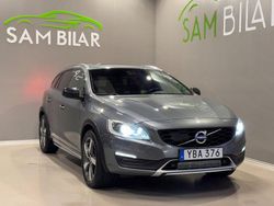 Grå Begagnad 2016 Volvo V60 CC Kombi | 139 900 kr (Marknadspris)