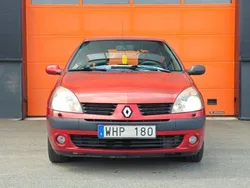 Röd Begagnad 2004 Renault Clio II Halvkombi | 19 900 kr (Marknadspris)