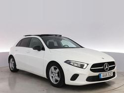 Vit Begagnad 2019 Mercedes A180 Halvkombi | 219 000 kr (Marknadspris)