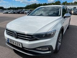 Vit Begagnad 2020 VW Passat Alltrack Executive Kombi | 229 000 kr (Marknadspris)