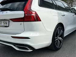 Vit Begagnad 2020 Volvo V60 R-Design Kombi | 289 000 kr (Marknadspris)