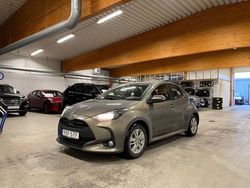 Grön Begagnad 2024 Toyota Yaris Hybrid Active Halvkombi | 269 900 kr (Dyr)