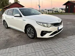 Vit Begagnad 2020 Kia Optima Hybrid 3 Sedan | 205 900 kr (Marknadspris)