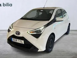 Vit Begagnad 2020 Toyota Aygo X-play Halvkombi | 124 900 kr (Marknadspris)