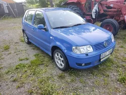 Blå Begagnad 2001 VW Polo Halvkombi | 14 000 kr