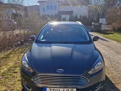 Grå Begagnad 2018 Ford Focus Titanium Kombi | 95 000 kr (Superpris)