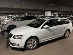 Vit Begagnad 2016 Skoda Octavia Ambition Kombi | 65 000 kr (Superpris)
