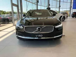 Svart Ny 2025 Volvo V90 Core Kombi | 544 900 kr (Marknadspris)
